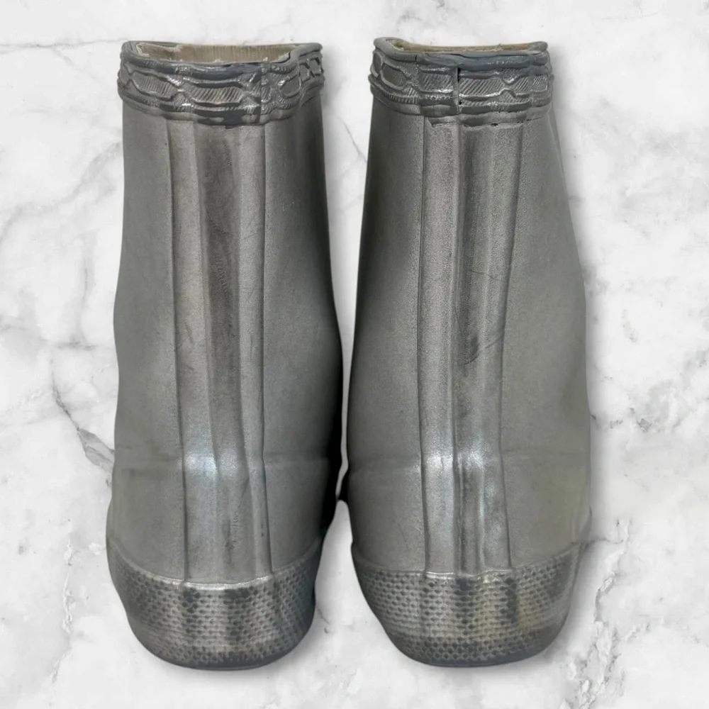 Hunter Kids First Classic Metallic Rain Boots in silver size 4